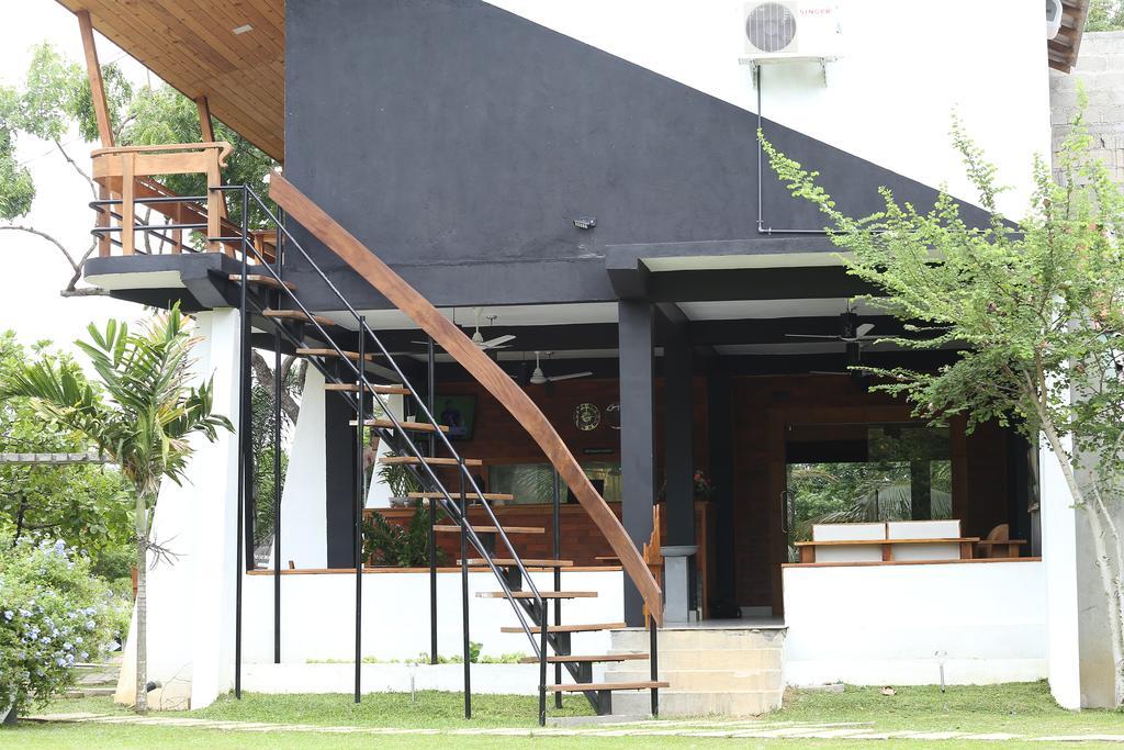 Eco Hotel Black & White - Anuradhapura Mihintale Eksteriør billede
