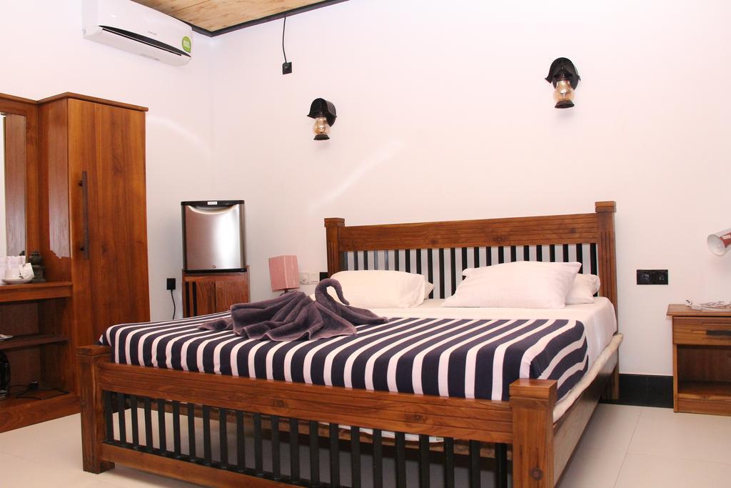 Eco Hotel Black & White - Anuradhapura Mihintale Eksteriør billede