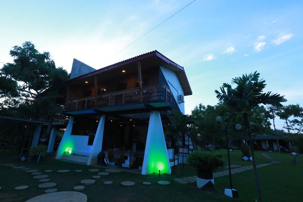 Eco Hotel Black & White - Anuradhapura Mihintale Eksteriør billede