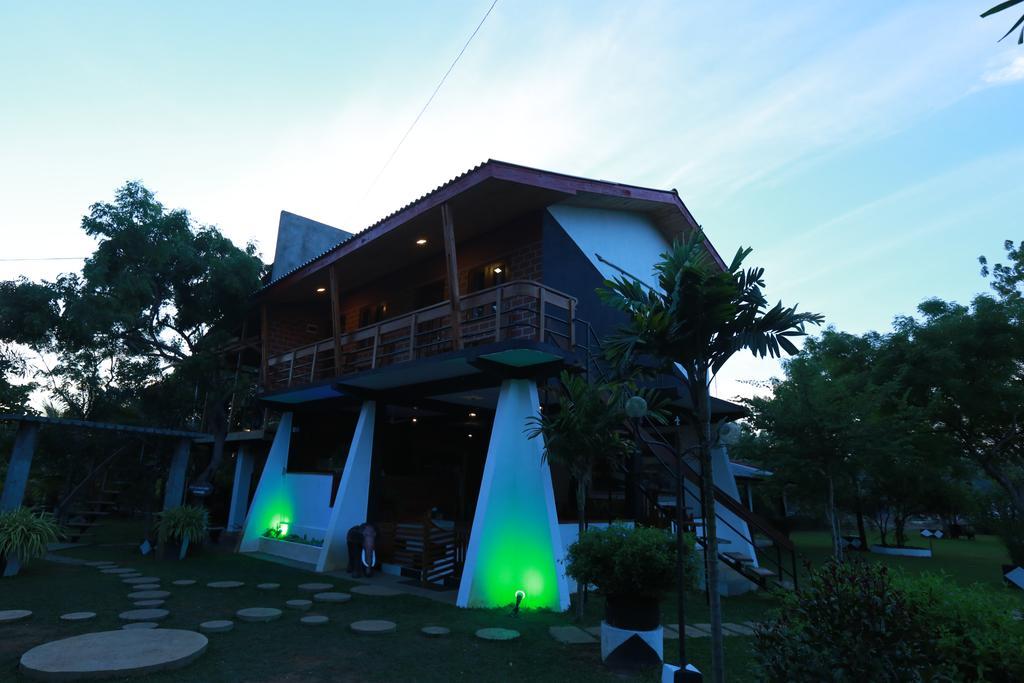 Eco Hotel Black & White - Anuradhapura Mihintale Eksteriør billede