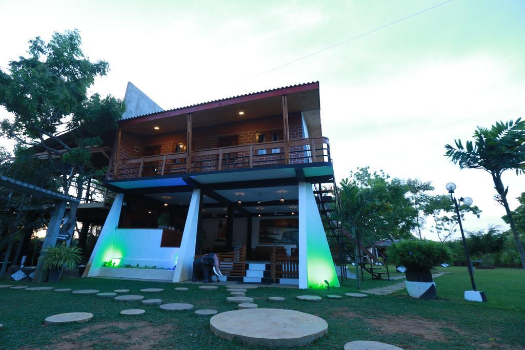 Eco Hotel Black & White - Anuradhapura Mihintale Eksteriør billede