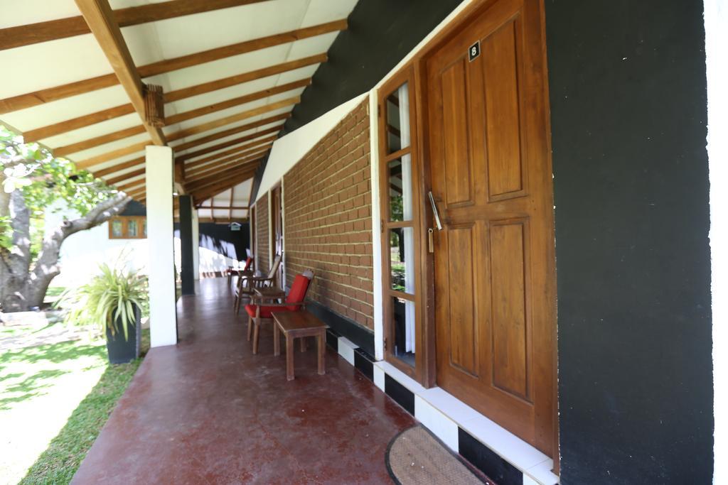 Eco Hotel Black & White - Anuradhapura Mihintale Eksteriør billede