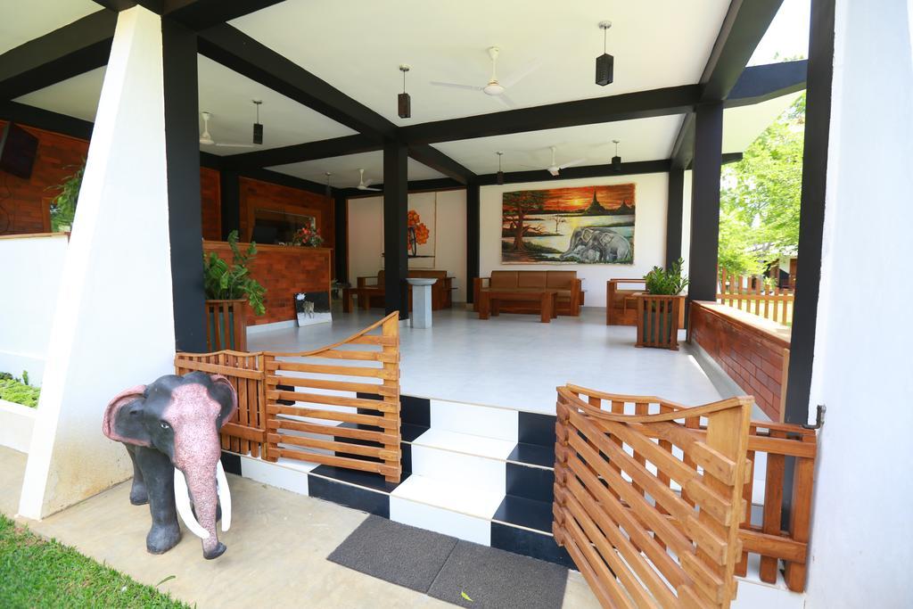 Eco Hotel Black & White - Anuradhapura Mihintale Eksteriør billede