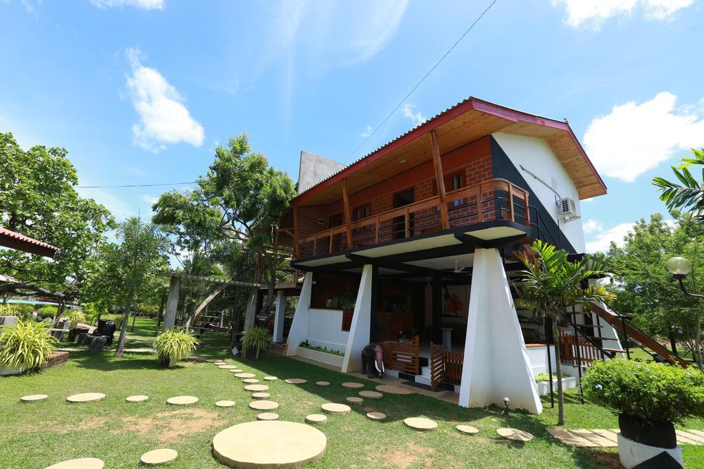 Eco Hotel Black & White - Anuradhapura Mihintale Eksteriør billede