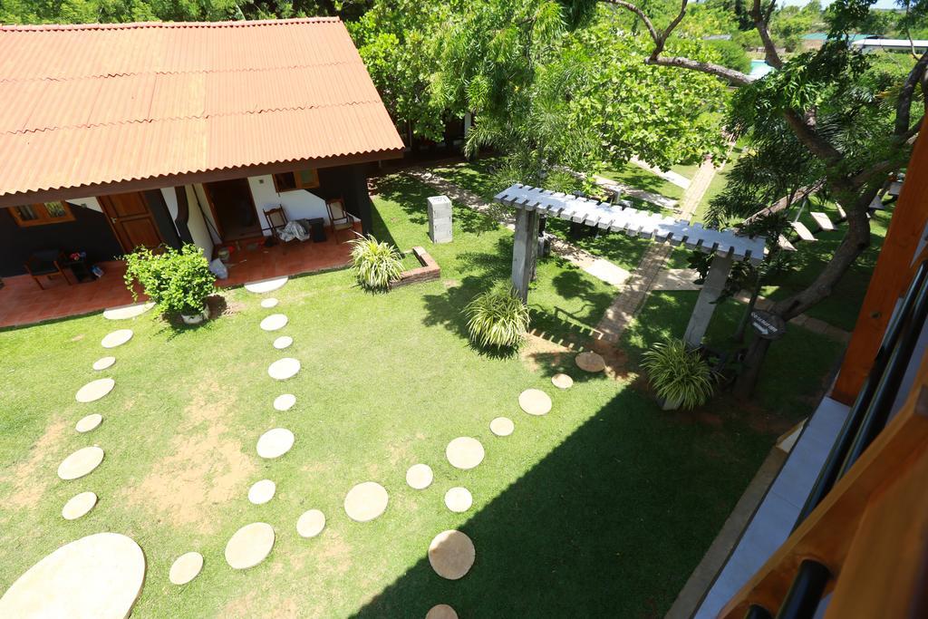 Eco Hotel Black & White - Anuradhapura Mihintale Eksteriør billede