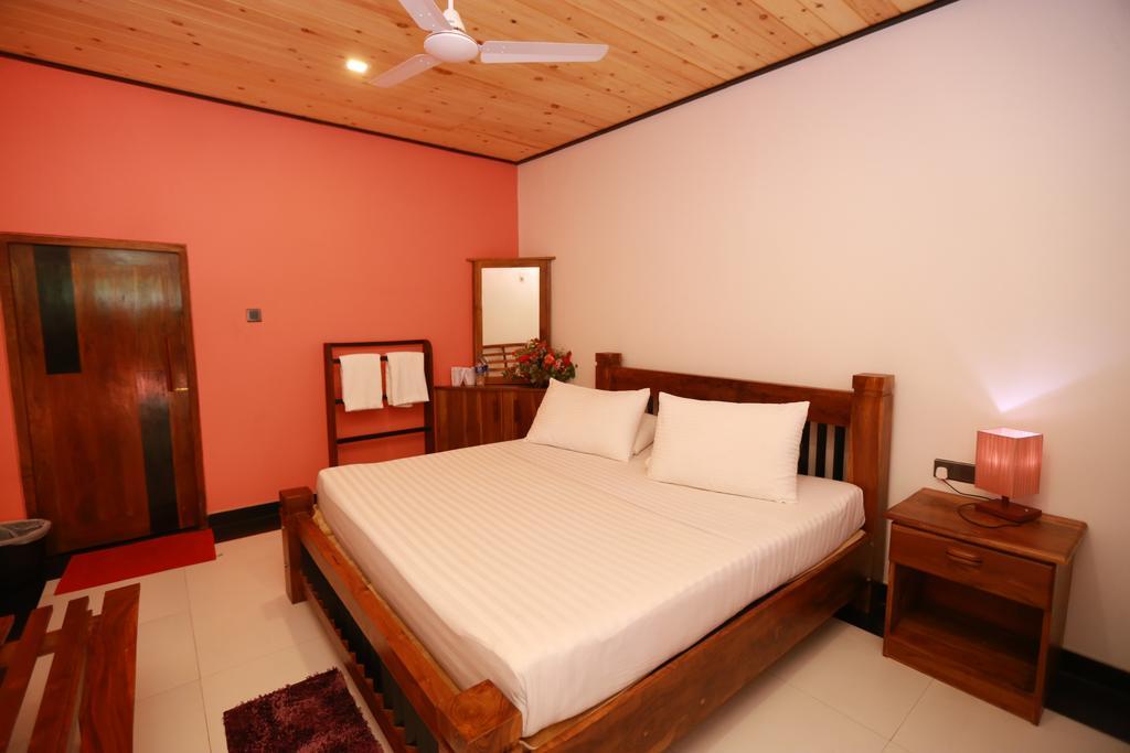 Eco Hotel Black & White - Anuradhapura Mihintale Eksteriør billede