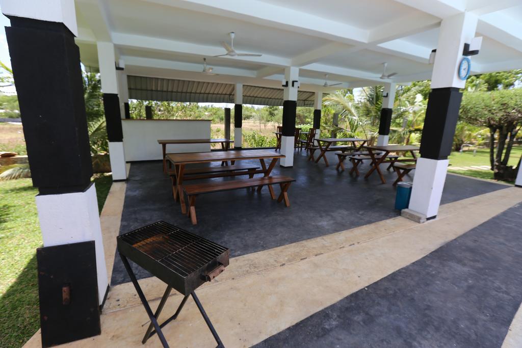 Eco Hotel Black & White - Anuradhapura Mihintale Eksteriør billede